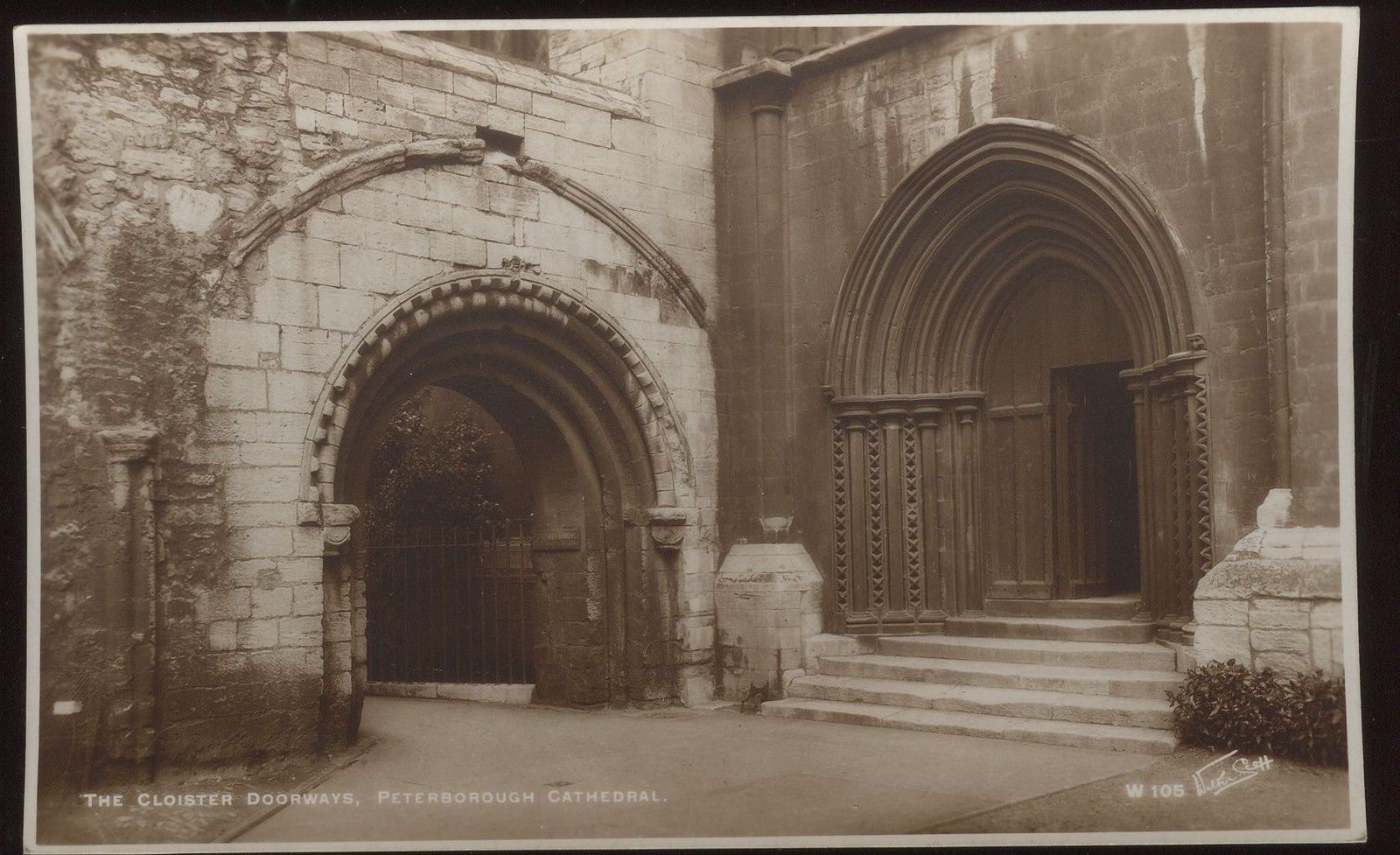 PETERBOROUGH CATHEDRAL - THE CLOISTER DOORWAYS - NV/NT