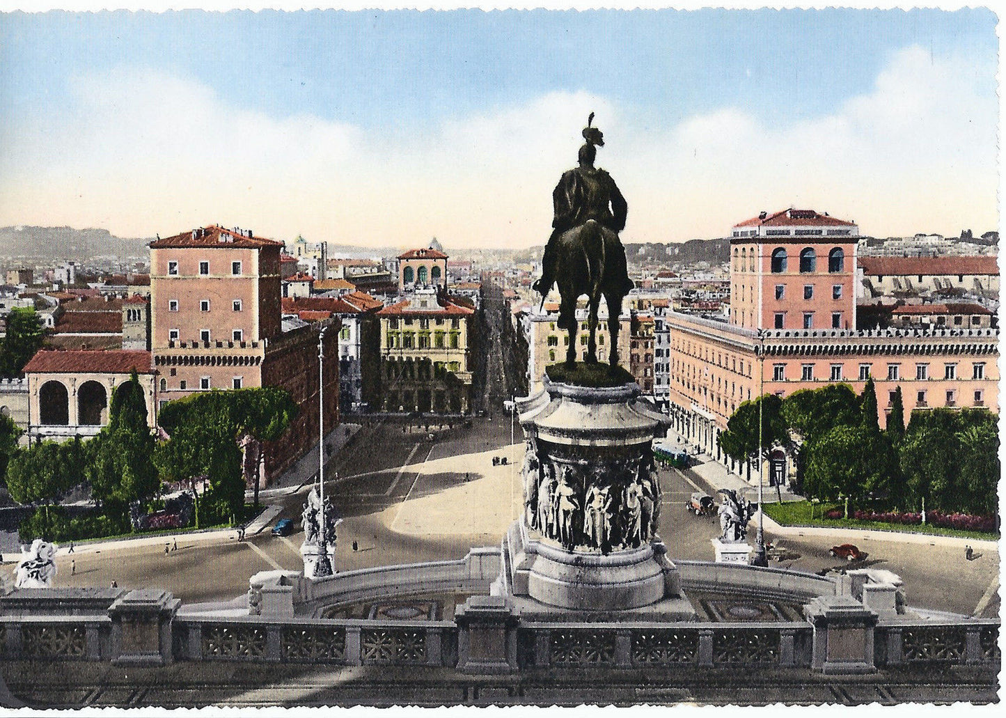 ROMA - PIAZZA VENEZIA E MONUMENTO A VITTORIO EMANUELE II - N