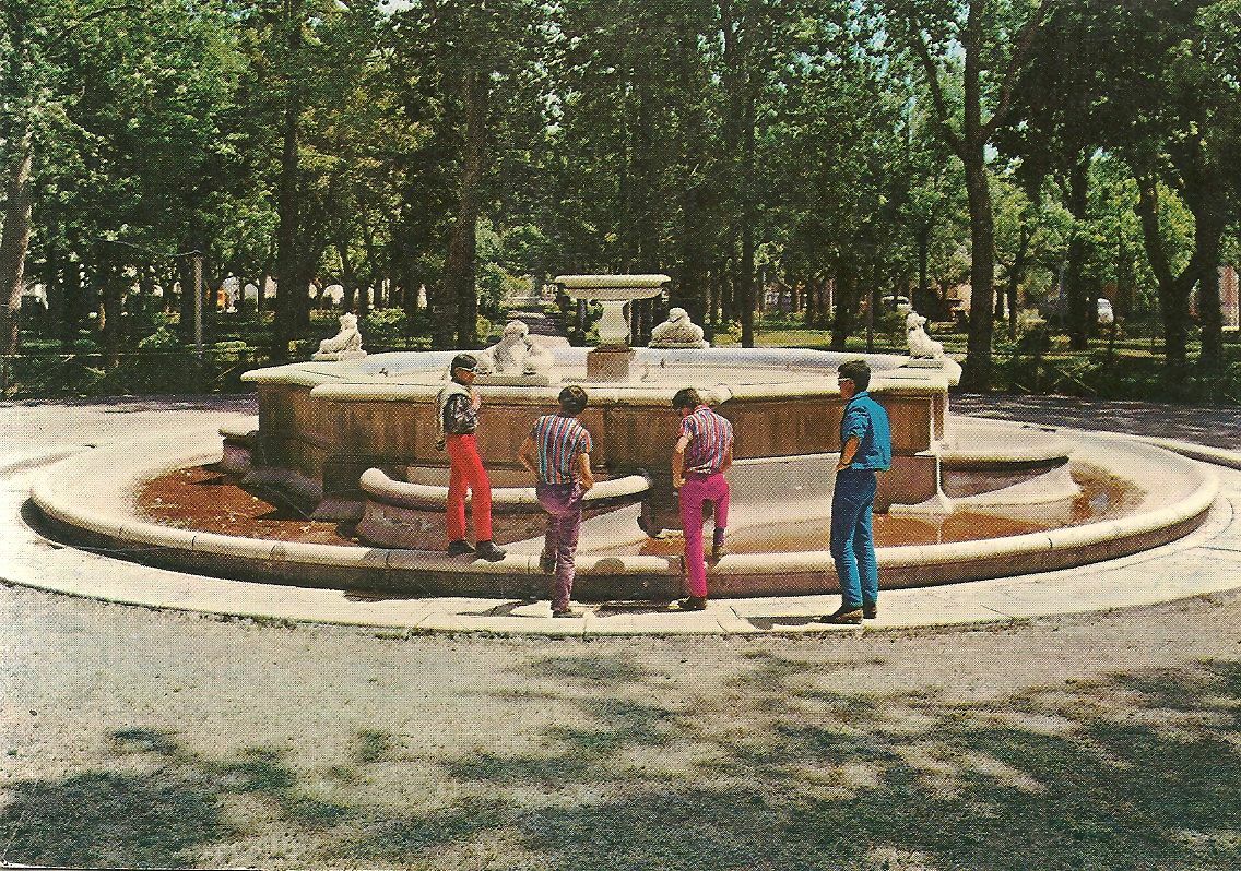 AVEZZANO - PIAZZA TORLONIA - V1968