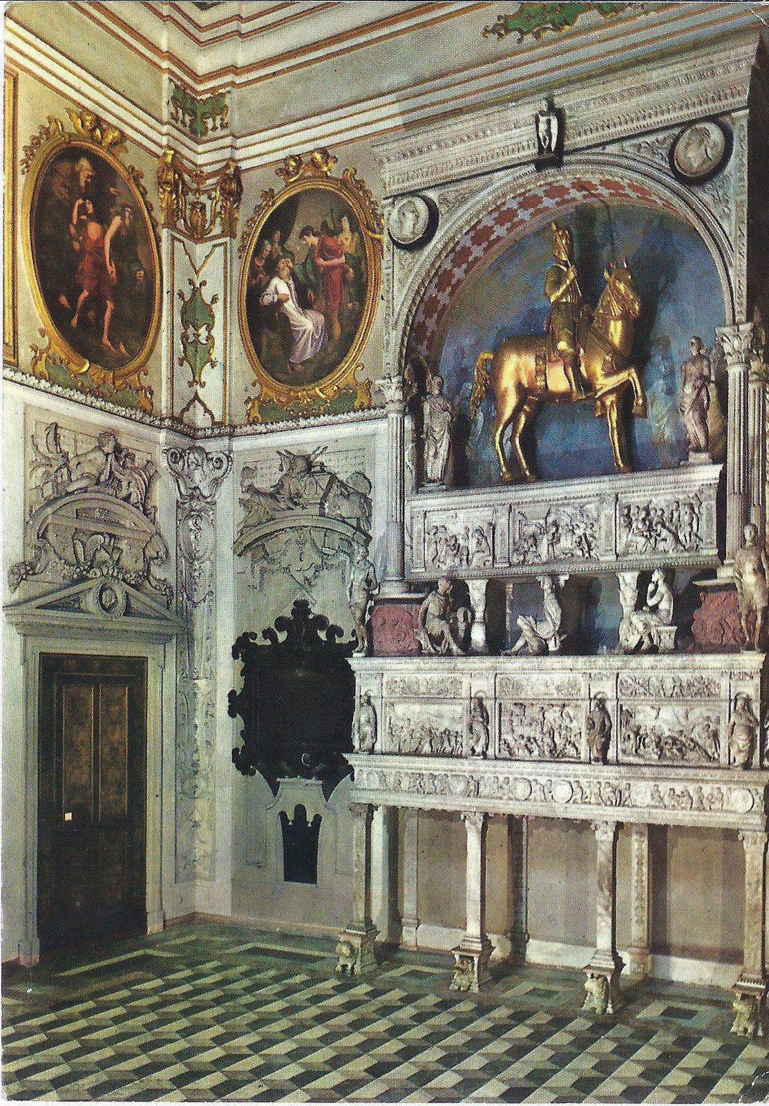 BERGAMO - CAPPELLA COLLEONI - ANGOLO COL MONUMENTO AL CONDOT