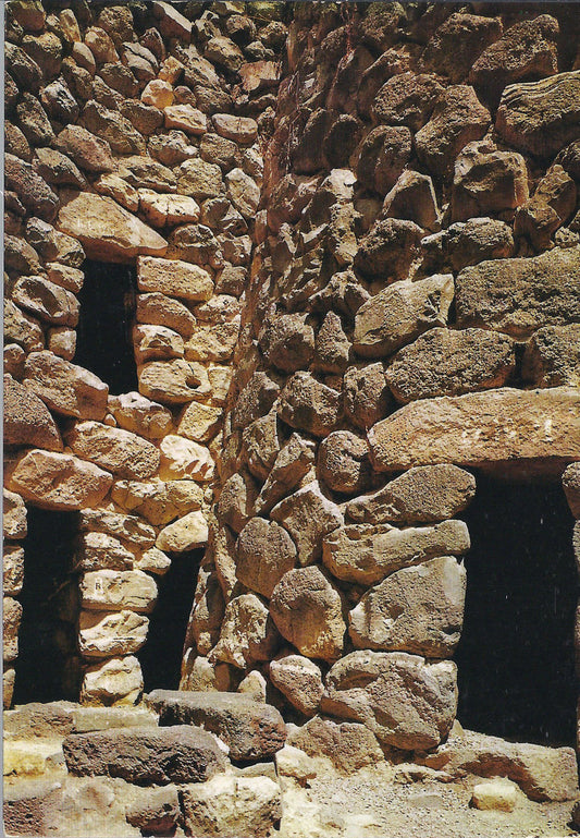 BARUMINI - NURAGHE SU NURAXI - VEDUTA DEL CORTILE E INGRESSO