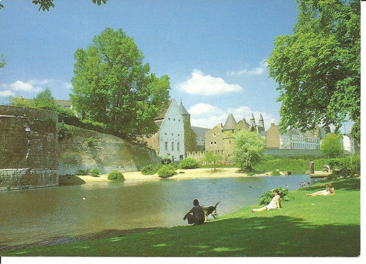 MAASTRICHT - DE STADSWALLEN GEZIEN VANUIT HET STADSPARK - NV