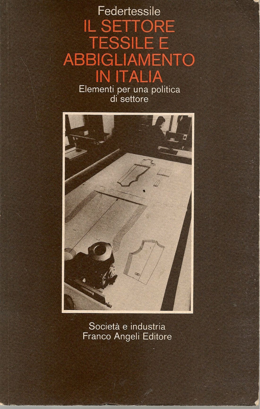 IL SETTORE TESSILE E ABBIGLIAMENTO IN ITALIA    FRANCO ANGELI 1980