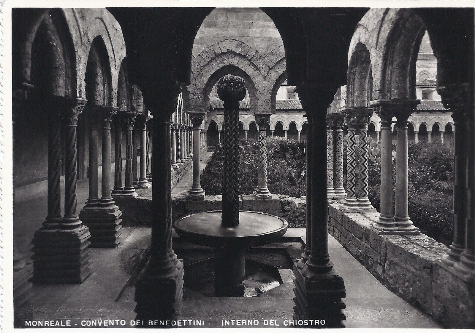 MONREALE - CONVENTO DEI BENEDETTINI - INTERNO DEL CHIOSTRO -