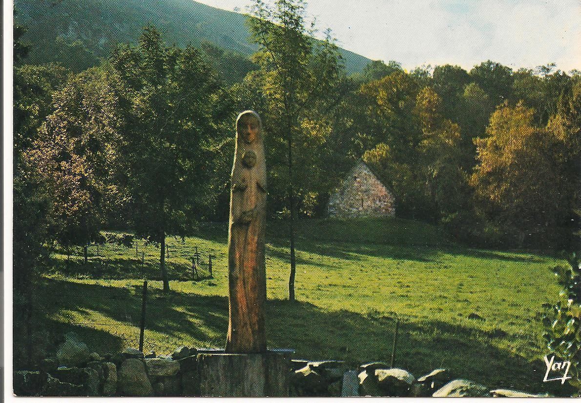 LOURDES - CITE'-SECOURS-SAINT-PIERRE - LA VIERGE DES ME