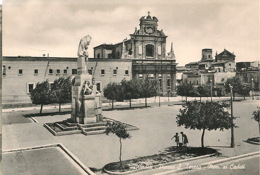 BRINDISI - PIAZZA SANTA TERESA MONUMENTO AI CADUTIO - NV