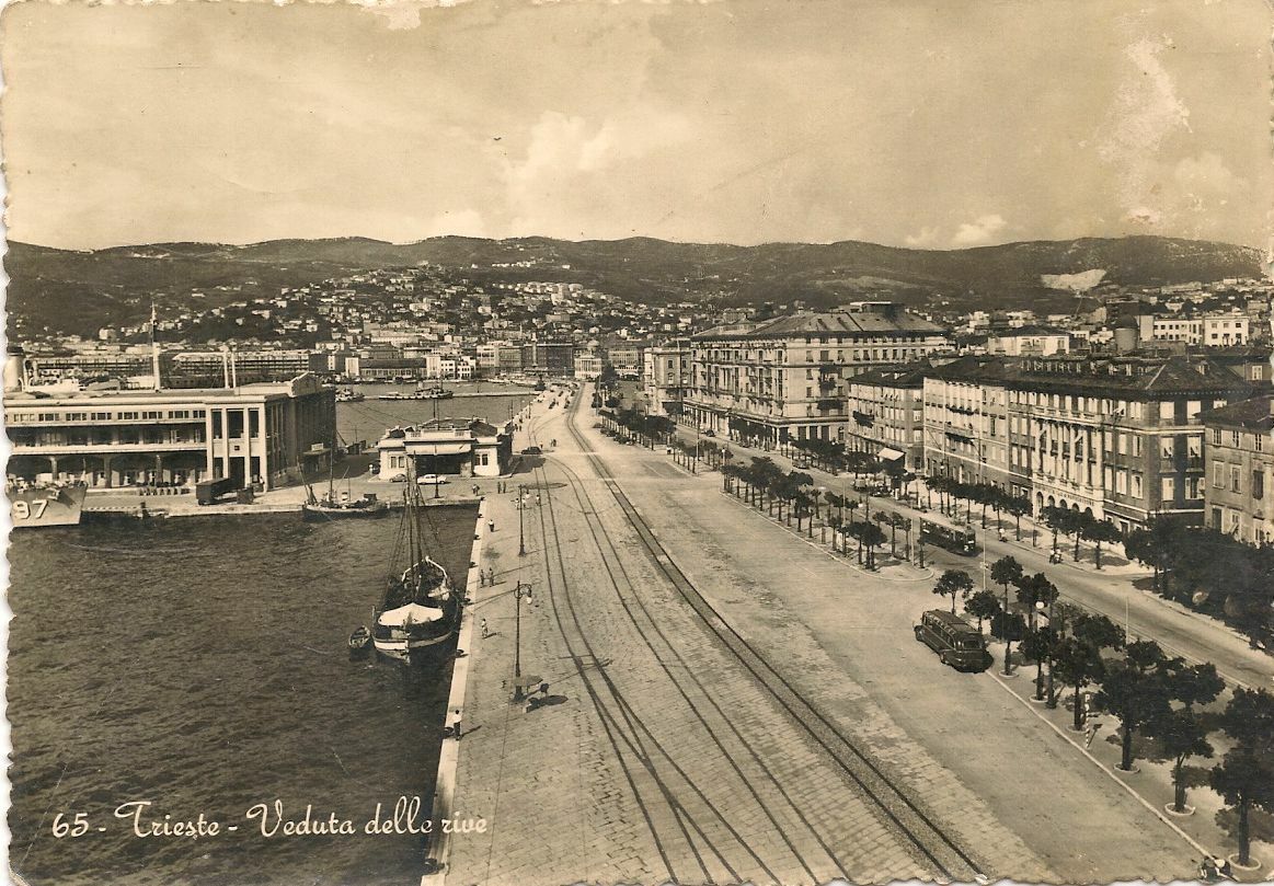 TRIESTE - VEDUTA DELLE RIVE - V1954
