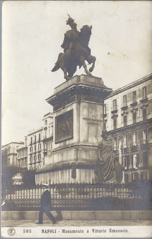 NAPOLI - MONUMENTO A VITTORIO EMANUELE - NV - FP