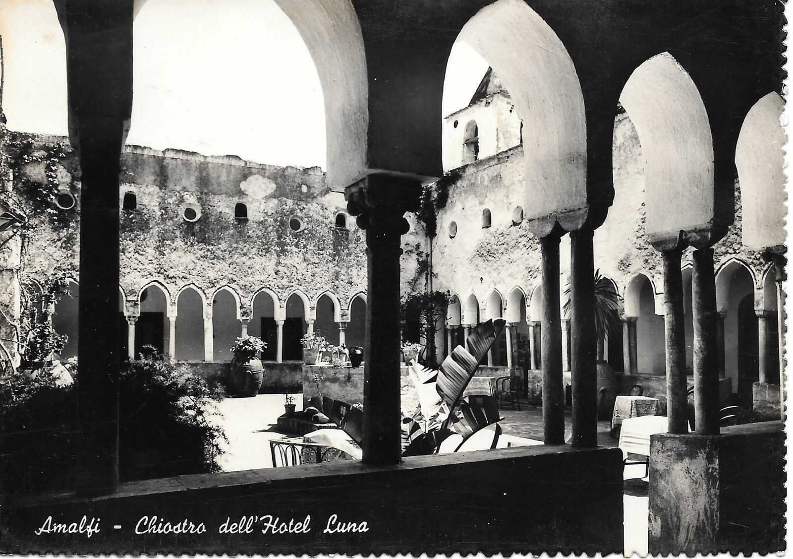 AMALFI - CHIOSTRO DELL'HOTEL LUNA - V1956