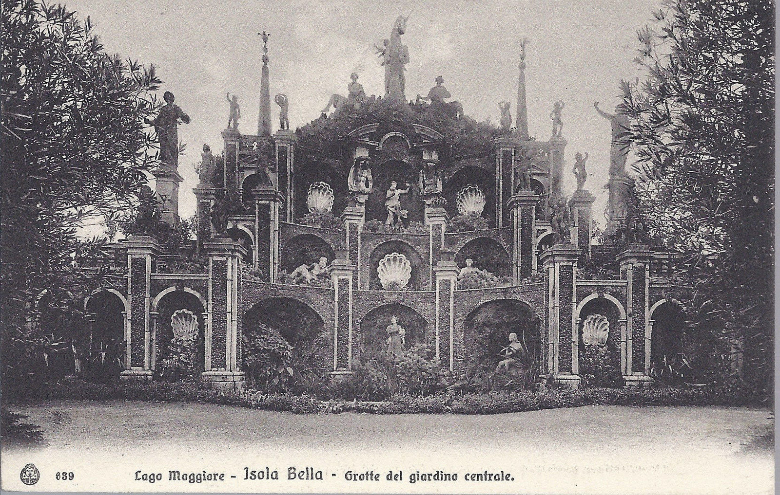 ISOLA BELLA - LAGO MAGGIORE - GROTTE DEL GIARDINO CENTRALE -