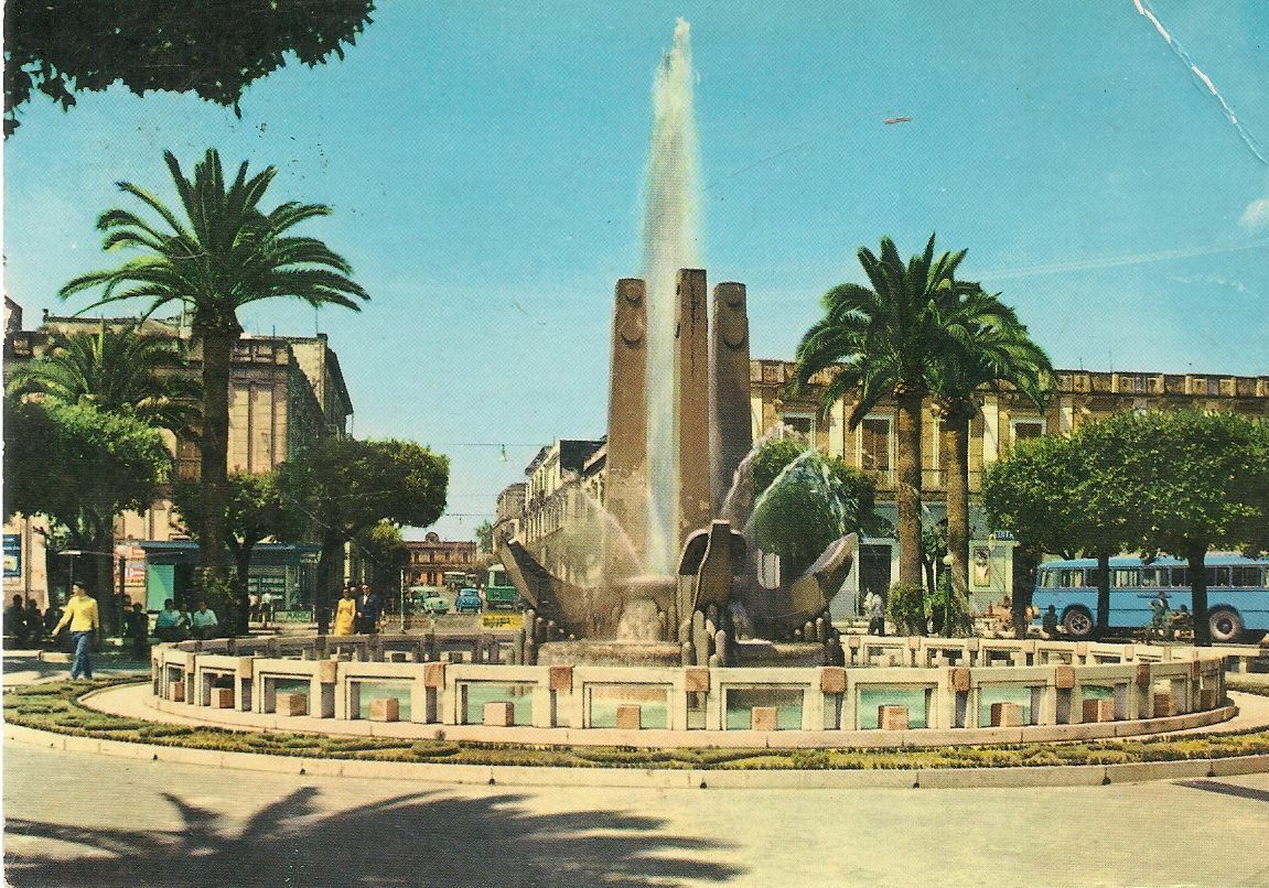 BRINDISI - PIAZZA CAIROLI - V1964