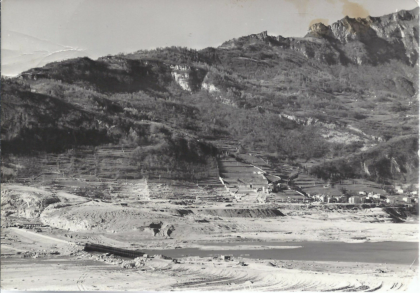 LONGARONE - DOPO IL DISASTRO DELLA NOTTE 9-10-1963 - V1965