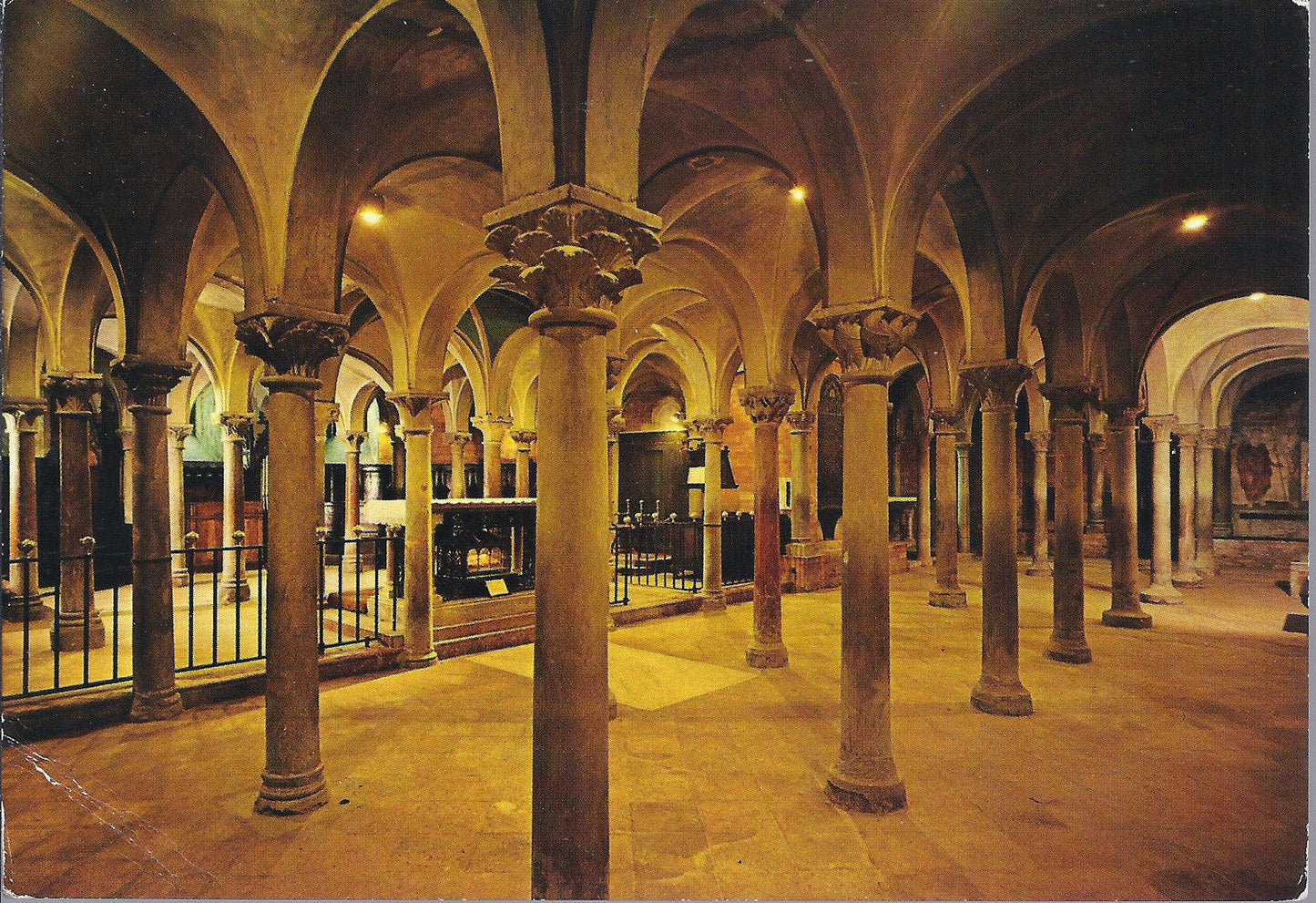 PIACENZA - LA CRIPTA DEL DUOMO - V1973