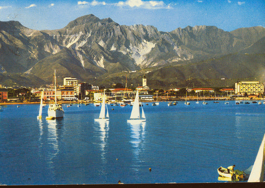 MARINA DI CARRARA - IL PORTO E LE ALPI APUANE - V1973