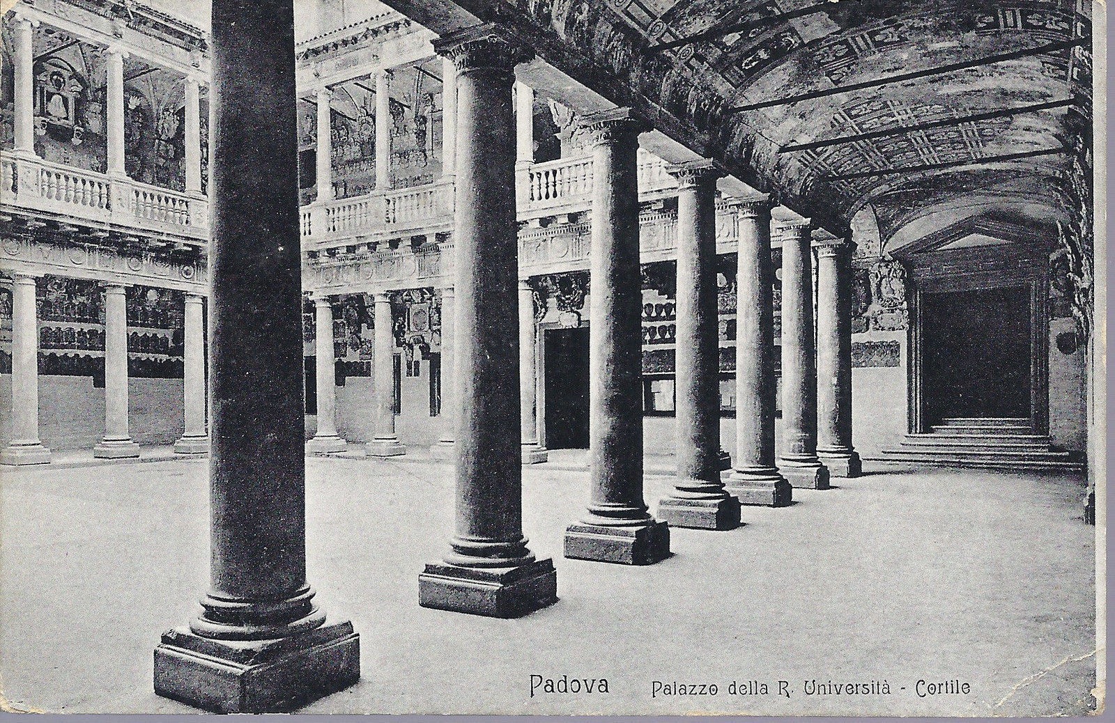 PADOVA - PALAZZO DELLA R. UNIVERSITA' - CORTILE - V 192