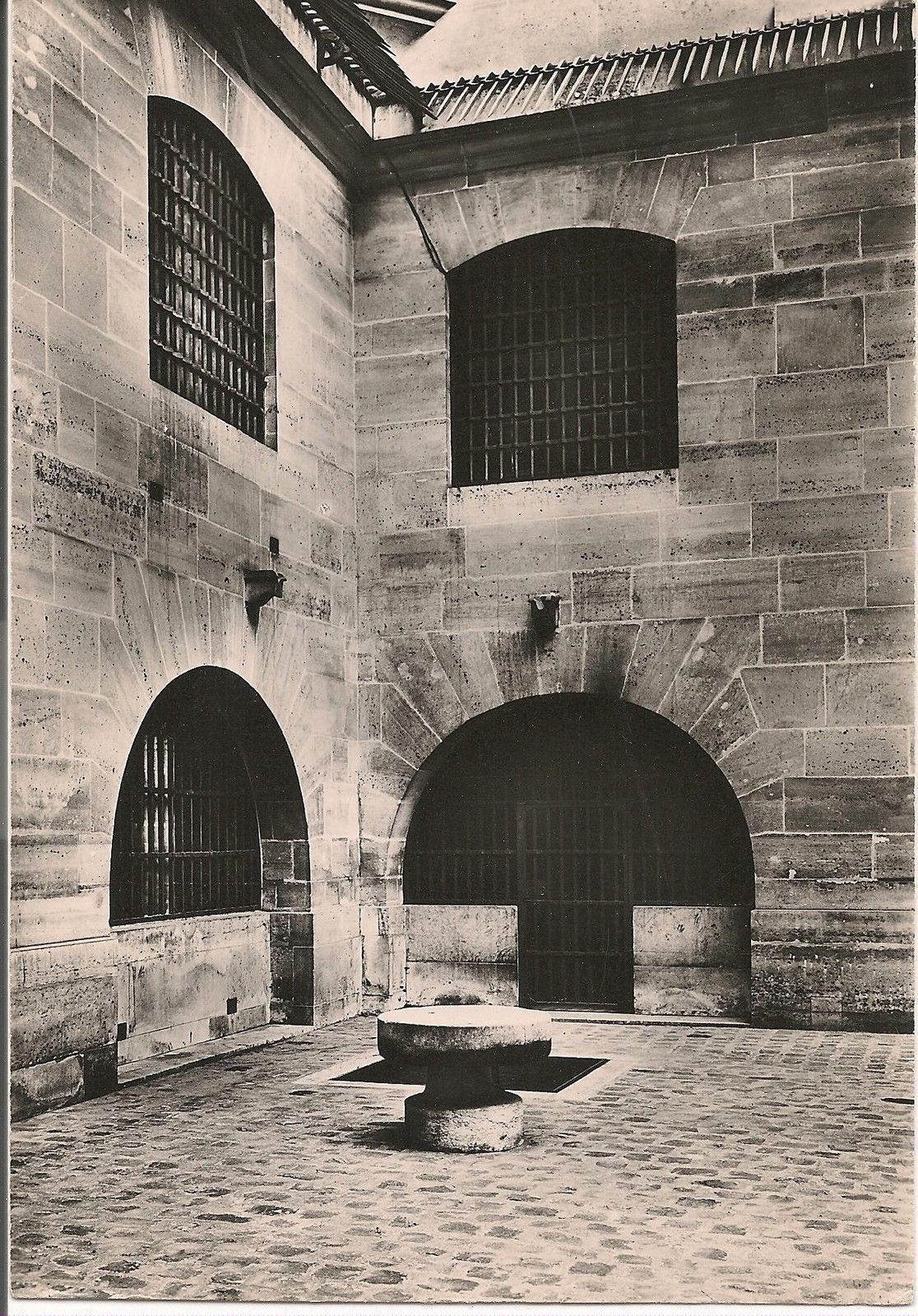 PARIGI - LA CONCIERGERIE DU PALAIS - LA COUR DES FEMMES - NV