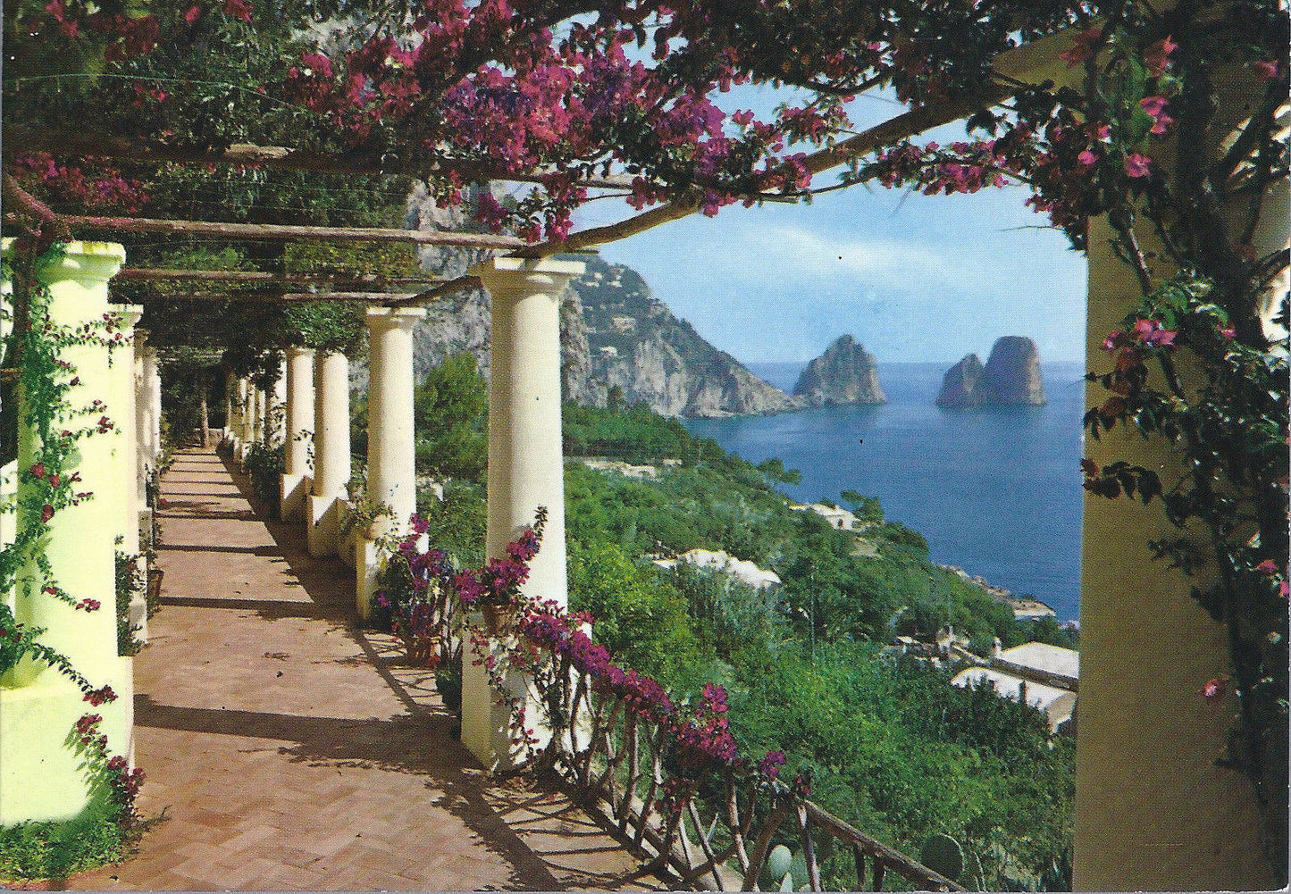 CAPRI - I FARAGLIONI VISTI DA VILLA CAPRESE - V1970