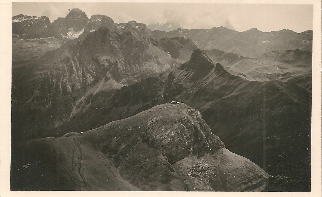 RIFUGIO COL RODELLA CON GRUPPO PALLA - NV - 1934