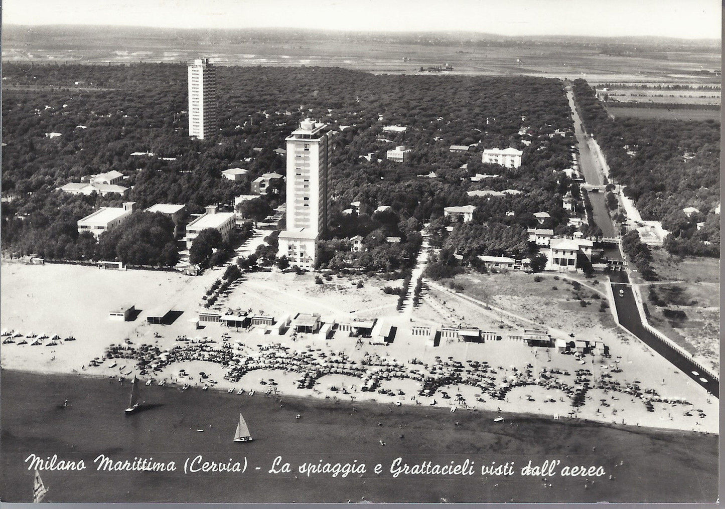 MILANO MARITTIMA - LA SPIAGGIA E I GRATTACIELI VISTI DALL&ap