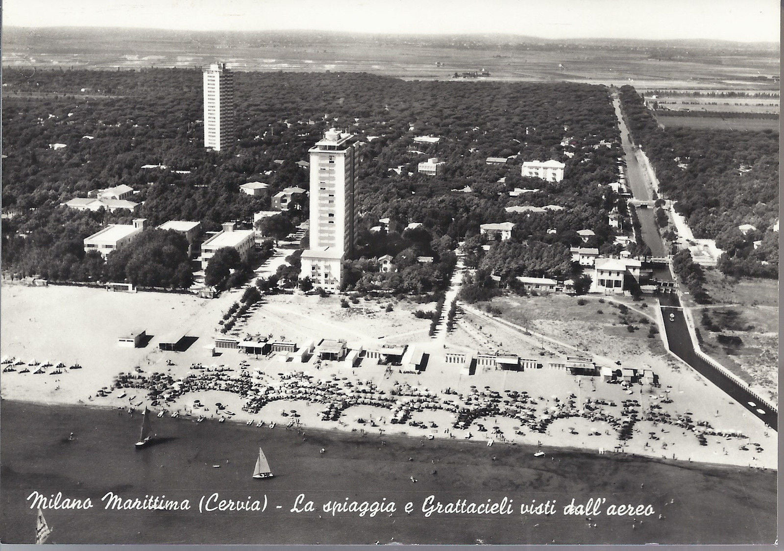 MILANO MARITTIMA - LA SPIAGGIA E I GRATTACIELI VISTI DALL&ap