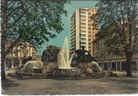 TORINO - PIAZZA SOLFERINO - FONTANA ANGELICA - NV