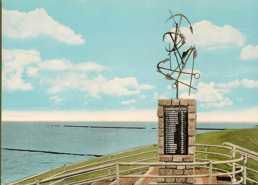 WIERUM - MONUMENT TER HERINNERING A/D ZEERAMP - V971