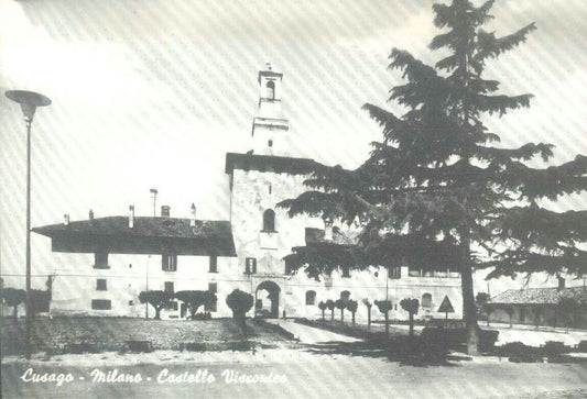 CUSAGO - CASTELLO VISCONTEO - VEDUTA PIAZZALE - NV