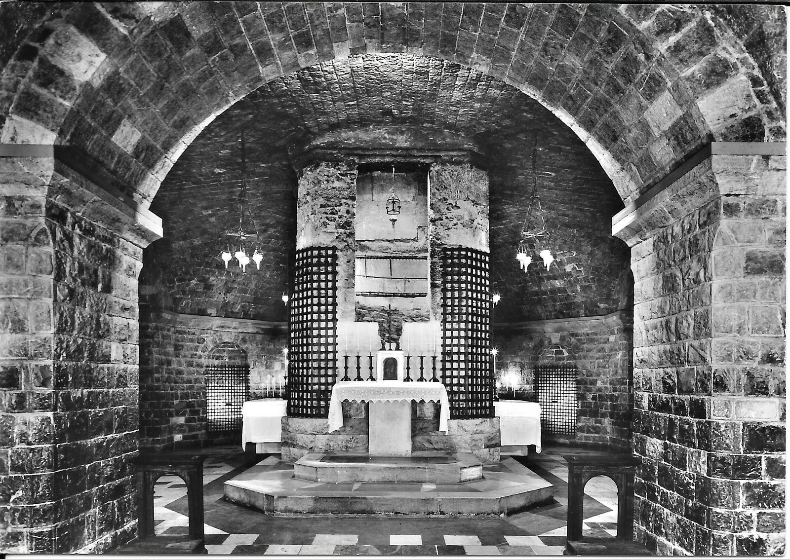 ASSISI - BASILICA DI S. FRANCESCO - LA TOMBA DEL SANTO - NV