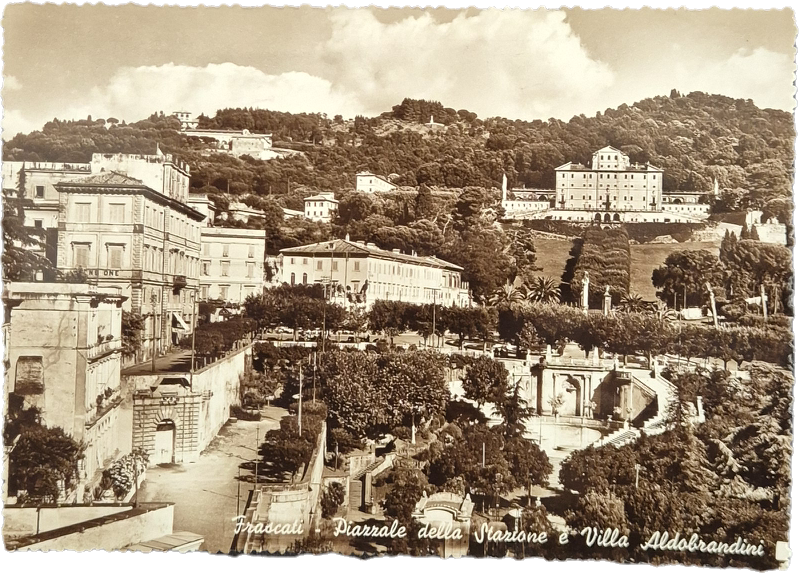 FRASCATI - PIAZZALE DELLA STAZIONE E VILLA ALDOBRANDINI - V1960 - FG