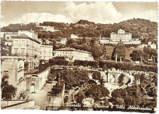 FRASCATI - PIAZZALE DELLA STAZIONE E VILLA ALDOBRANDINI - V1960 - FG