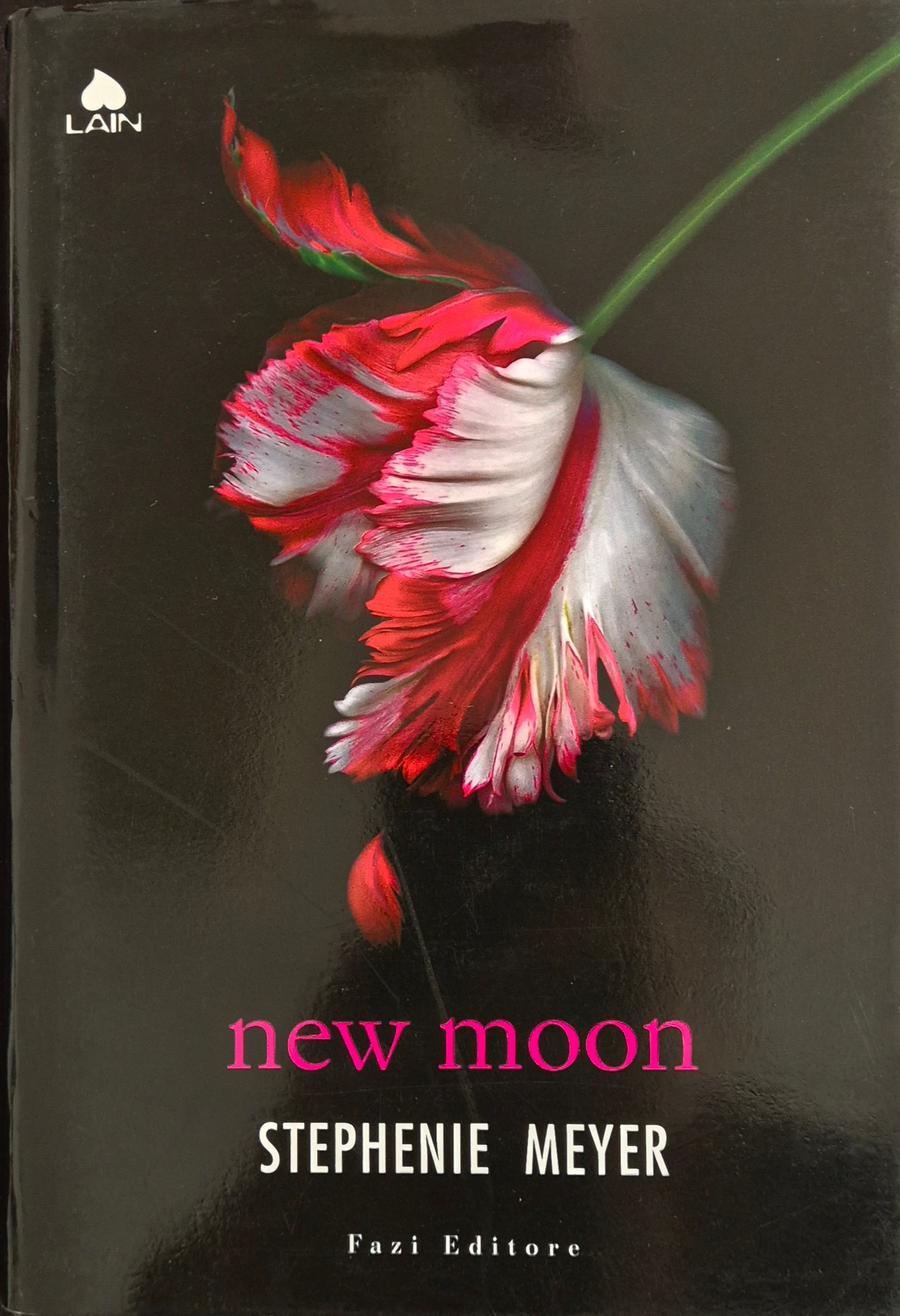 NEW MOON - STEPHENIE MEYER