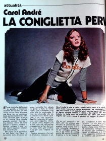CAROL ANDRE'. LA CONIGLIETTA PERVERSA - CLIPPING-RITAGLIO DI GIORNALE
